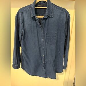 Zara Basics button up denim style shirt! Size M